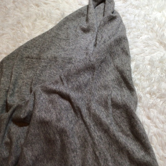 Elegant Gray Women's Poncho - Picture 10 of 15